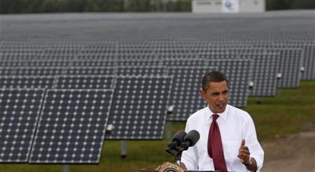 Obama em visita a planta de geração solar na Flórida, em 2009. REUTERS/Jim Young