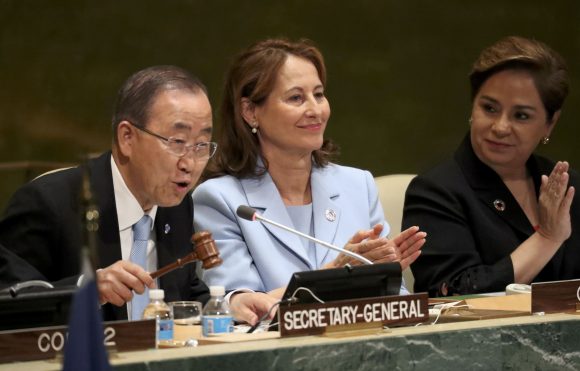 Ban Ki-moon, com a ministra do Meio Ambiente da França, Segolene Royal (centro), e a secretaria executiva da Convenção do Clima, Patricia Espinosa. Crédito: Carlo Allegri / Reuters